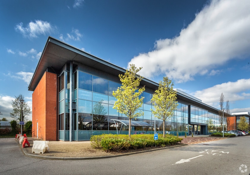 4 Windward Dr, Liverpool for sale - Building Photo - Image 1 of 5