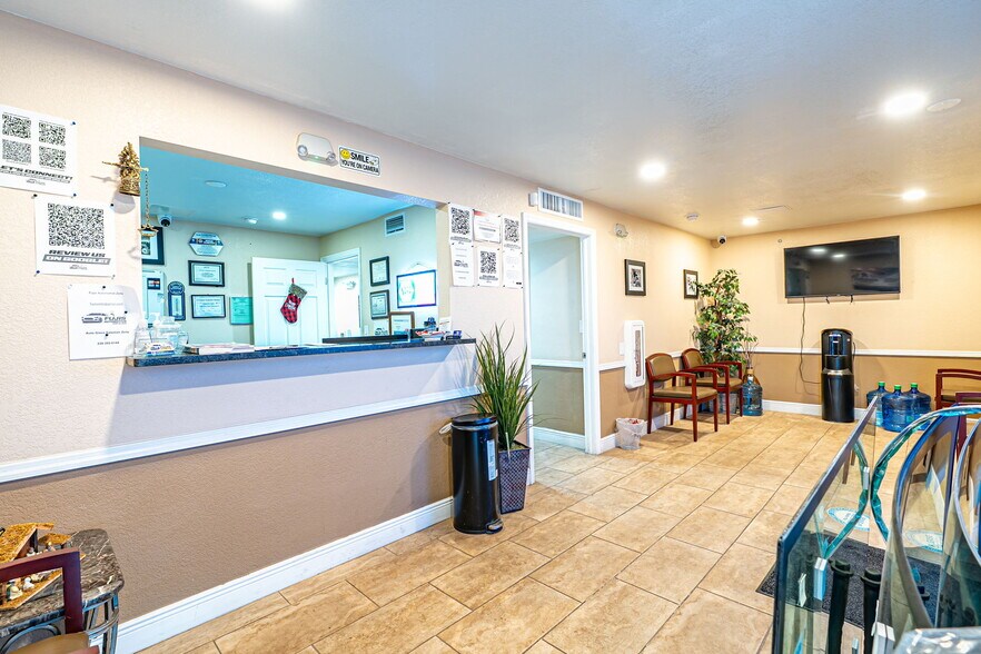 2250 Fowler St, Fort Myers, FL for sale - Primary Photo - Image 1 of 49