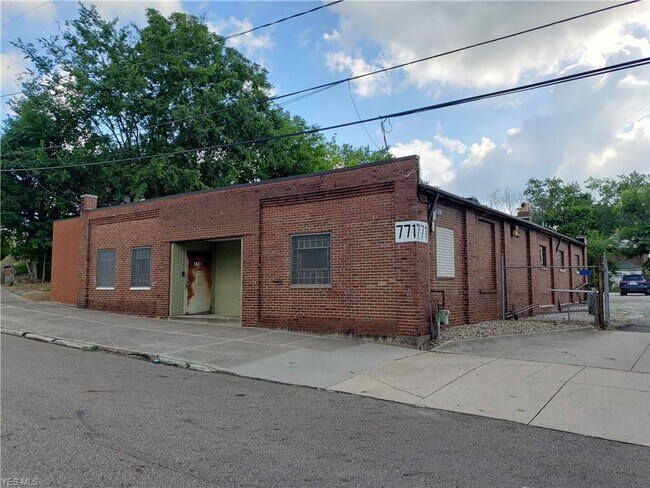 Plus de détails pour 771 Moon St, Akron, OH - Industriel à louer