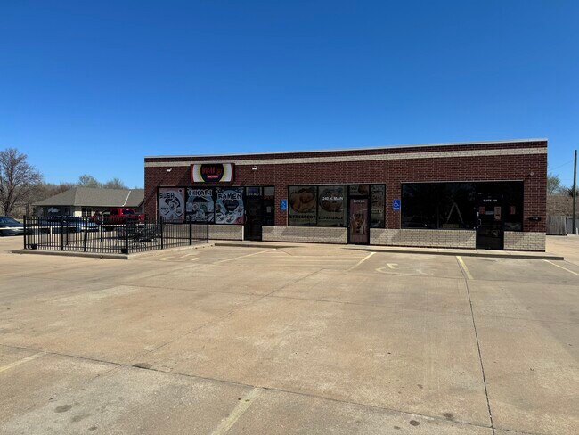 Plus de détails pour 240 N Main St, Haysville, KS - Commerce de détail à vendre
