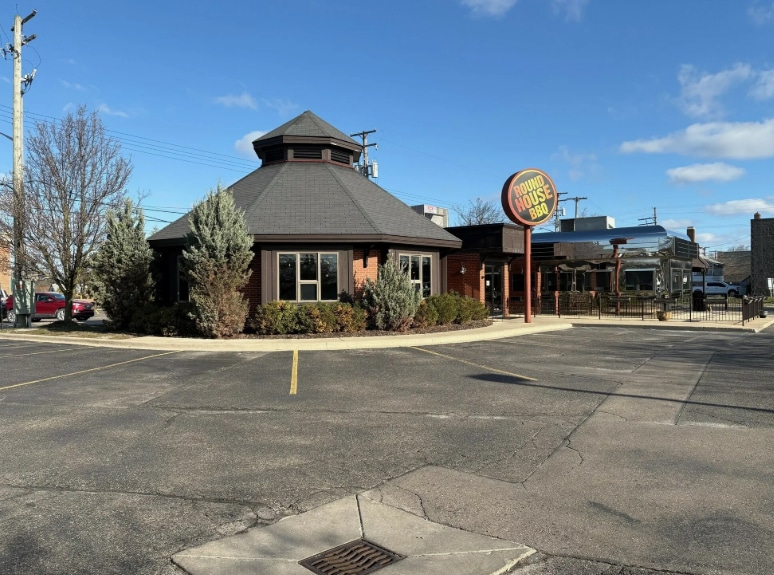 2760 W Jefferson Ave, Trenton, MI for sale - Building Photo - Image 2 of 16