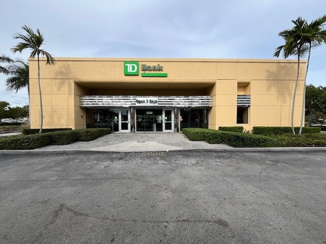 3325 W Hillsboro Blvd, Deerfield Beach, FL à louer - Photo du bâtiment - Image 2 de 130