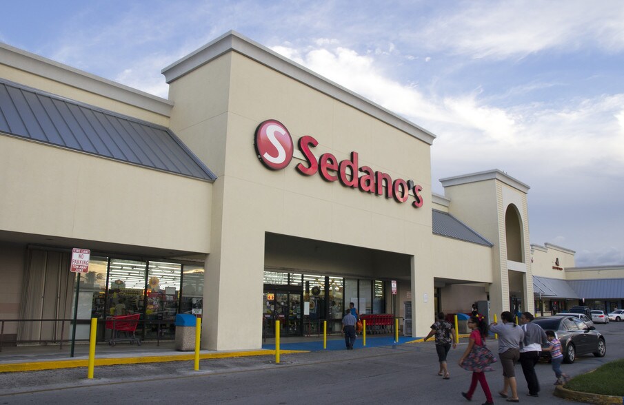 6400 NW 186th St, Miami Lakes, FL à louer - Photo du bâtiment - Image 2 de 6