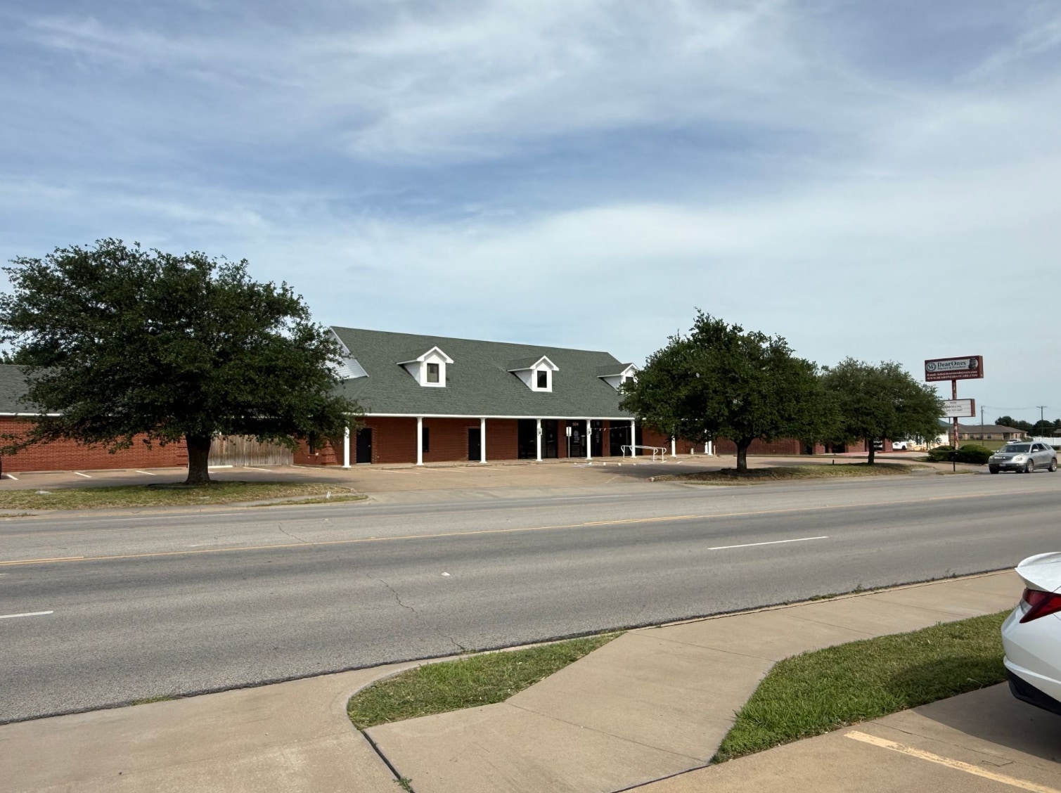 604 N Nolan River Rd, Cleburne, TX for sale Primary Photo- Image 1 of 7