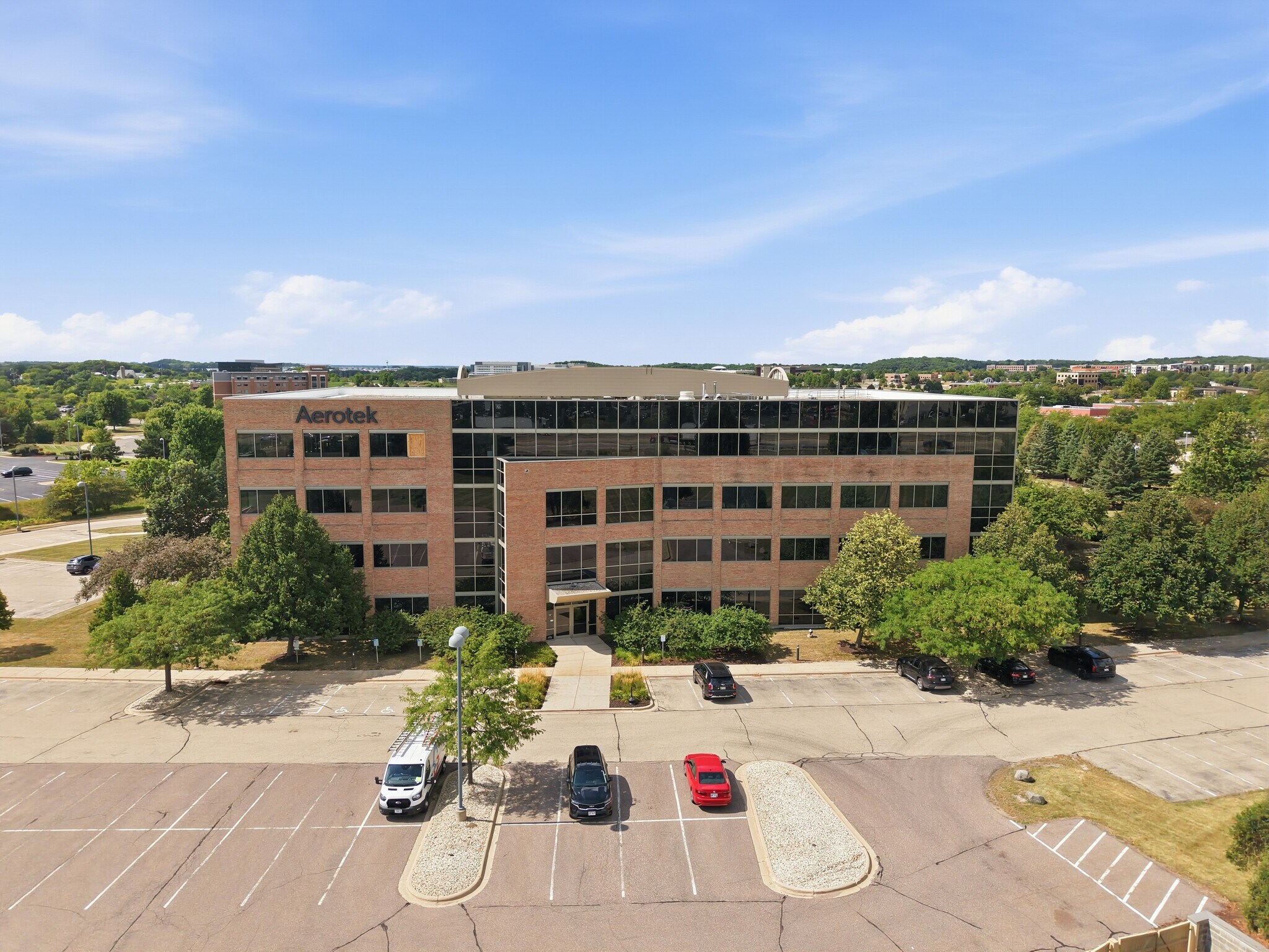5133 W Terrace Dr, Madison, WI for lease Interior Photo- Image 1 of 13