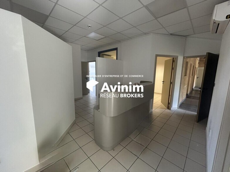 Flex in Muret for lease - Interior Photo - Image 2 of 4