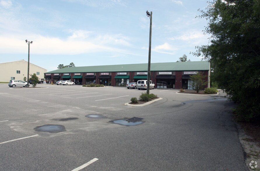 2523 Forestbrook Rd, Myrtle Beach, SC à louer - Photo du bâtiment - Image 2 de 4
