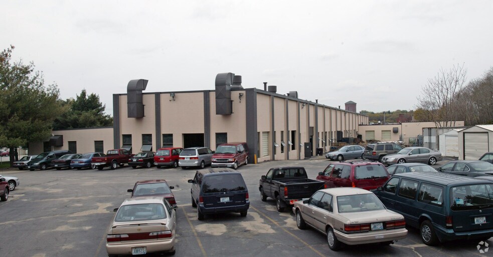 6 Beverage Hill Ave, Pawtucket, RI à vendre - Photo du bâtiment - Image 2 de 2