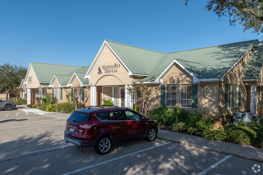 201 Enterprise Ave, League City, TX à louer - Photo du bâtiment - Image 2 de 12