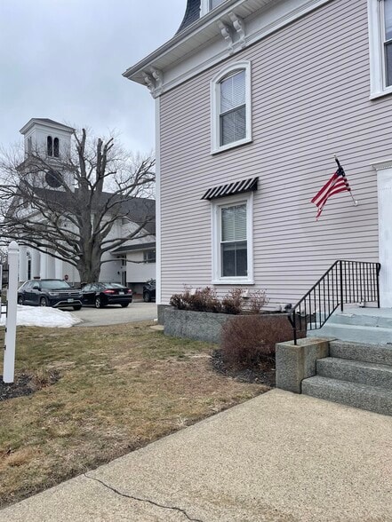 166 Village St, Medway, MA à louer - Photo du bâtiment - Image 2 de 4
