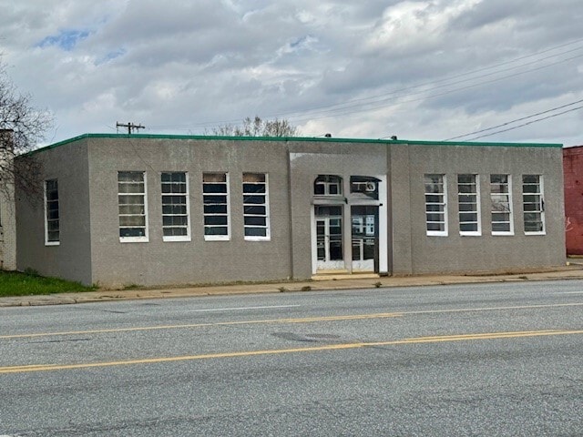 1310 W Gate City Blvd, Greensboro, NC for lease - Building Photo - Image 2 of 18