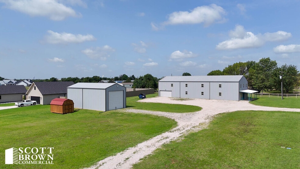1404 McConnell Rd, Gunter, TX à vendre - Photo du bâtiment - Image 2 de 26