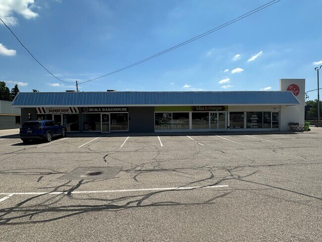 Plus de détails pour 880-888 Forest Hill Ave SE, Grand Rapids, MI - Commerce de détail à louer