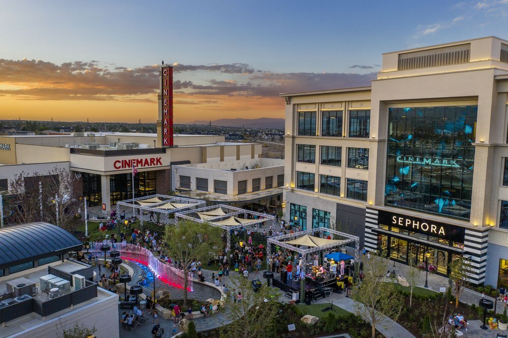 13400 S & Mountain View Corridor, Riverton, UT à louer Photo du bâtiment- Image 1 de 10