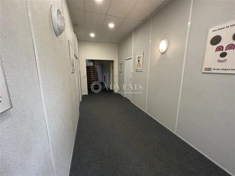 Office in Tremblay-en-France for lease - Building Photo - Image 2 of 8