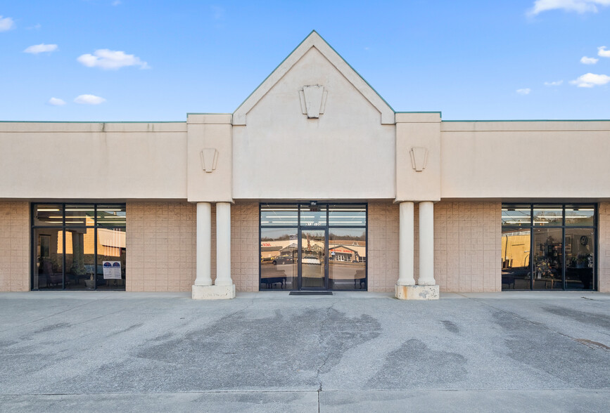 901-913 Congress Pky N, Athens, TN for sale - Building Photo - Image 1 of 1