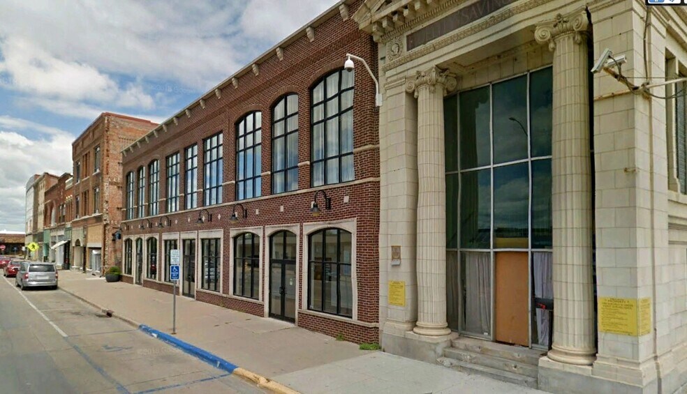 127 E Main St, Ottumwa, IA à louer - Photo du bâtiment - Image 2 de 11