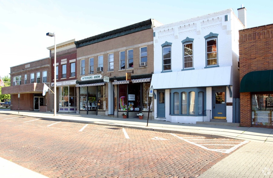 132-134 Cass St, Woodstock, IL à louer - Photo principale - Image 1 de 3