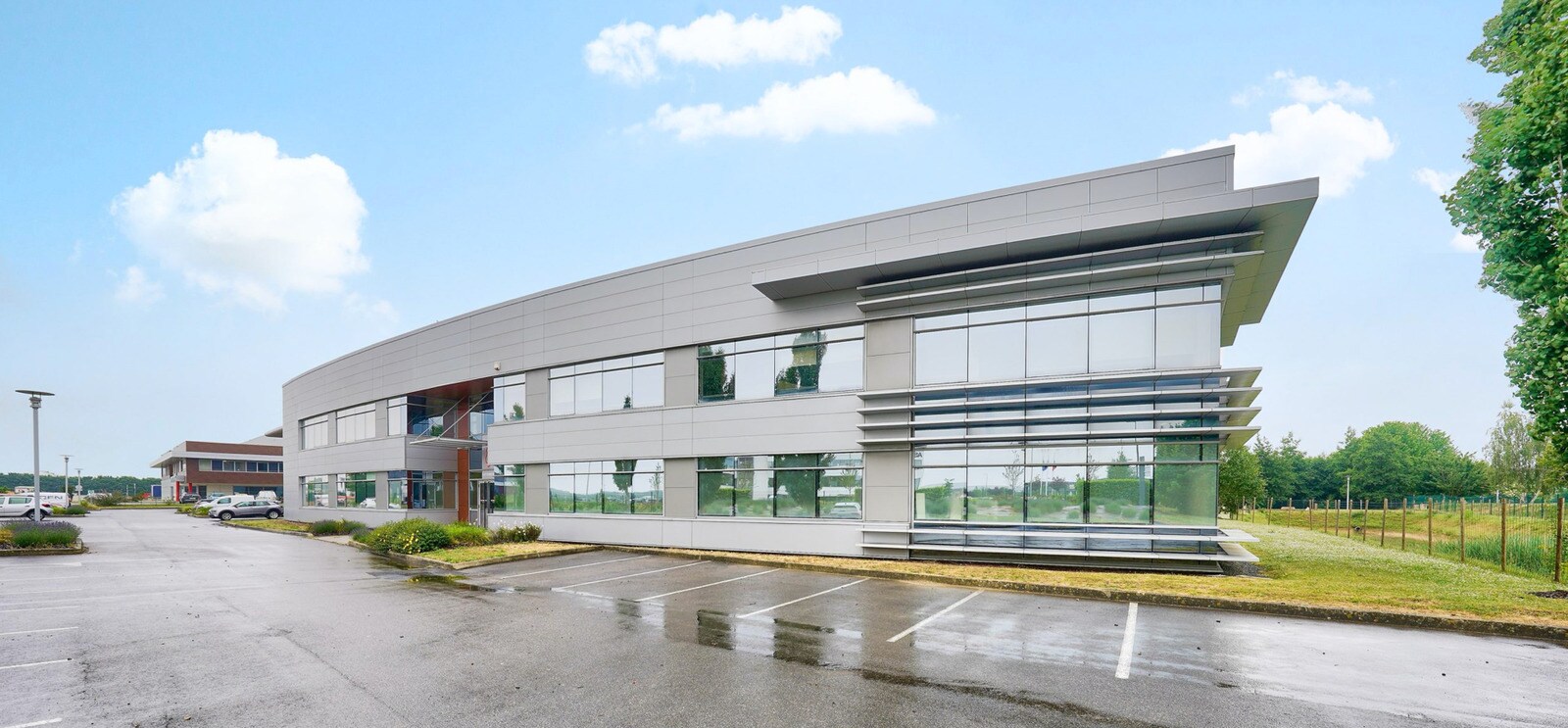 Flex in Lieusaint for lease Building Photo- Image 1 of 8