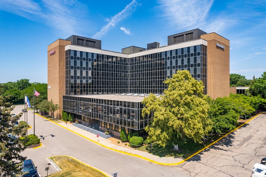 6800 France Ave S, Edina, MN à louer - Photo du bâtiment - Image 1 de 12
