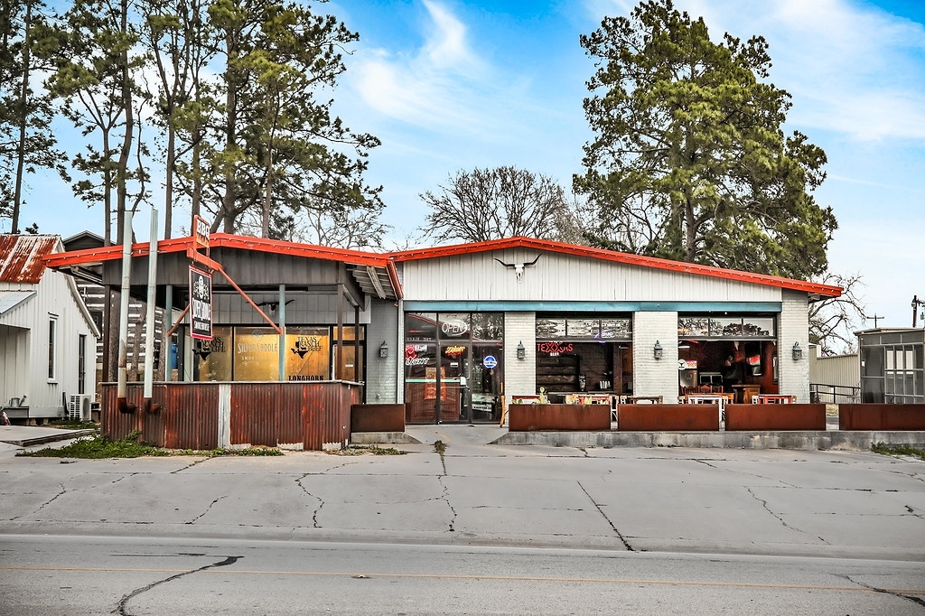 312 E Main St, Bellville, TX for lease Building Photo- Image 1 of 15