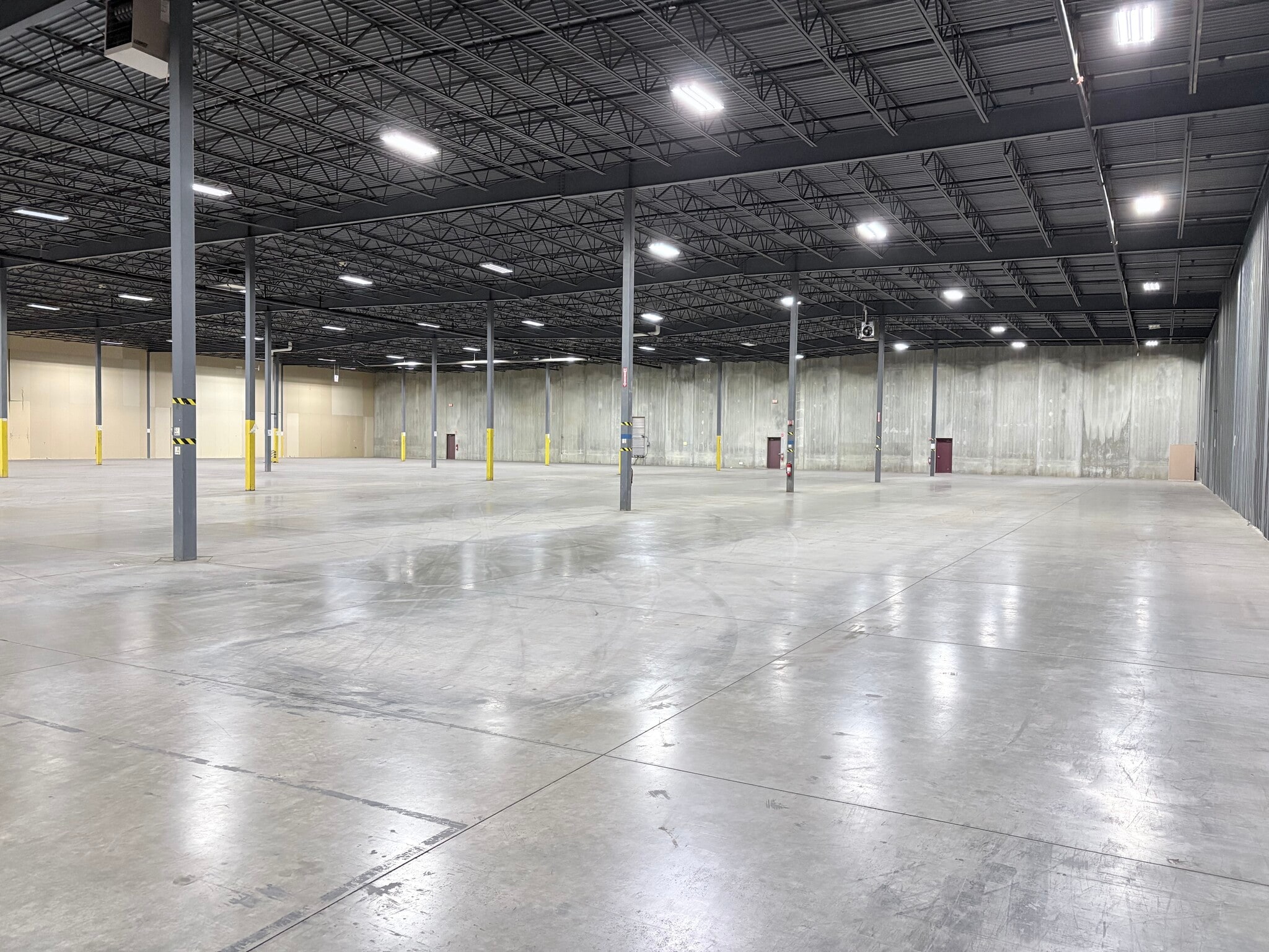 22000 Industrial Blvd, Rogers, MN for lease Interior Photo- Image 1 of 6