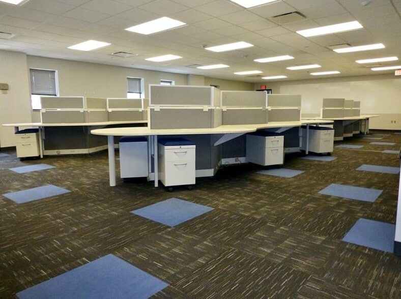 4736 Penn Ave, Pittsburgh, PA for lease - Interior Photo - Image 2 of 9