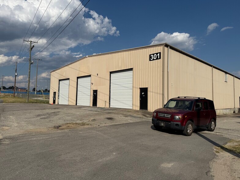 301 Miami St, West Columbia, SC for lease - Building Photo - Image 1 of 2