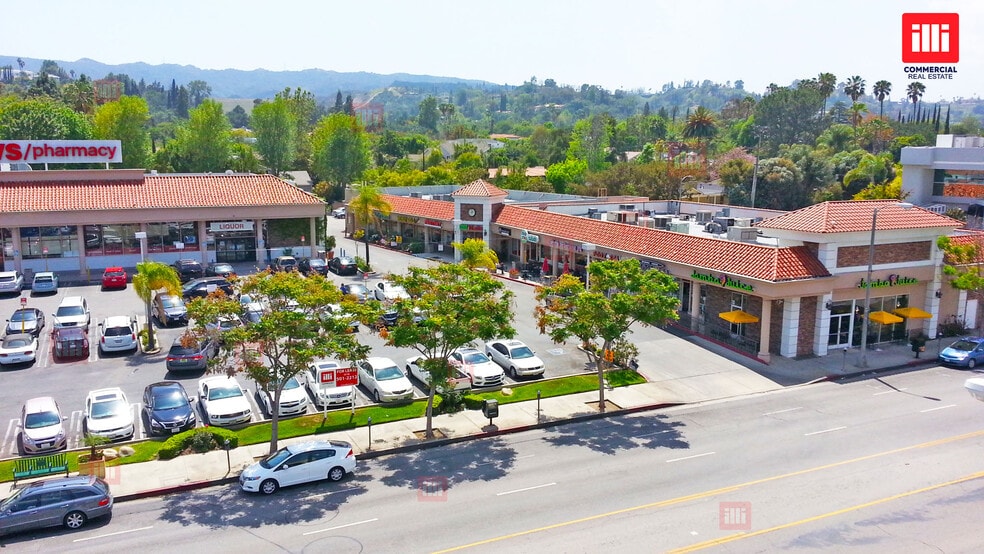 17300 Ventura Blvd, Encino, CA for lease - Building Photo - Image 2 of 4