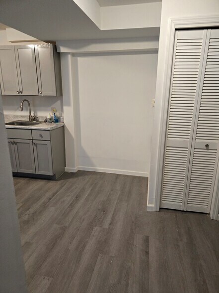 98 Montgomery Ave, Staten Island, NY for sale - Building Photo - Image 2 of 7