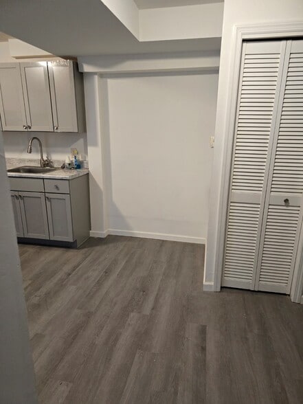98 Montgomery Ave, Staten Island, NY à vendre - Photo du bâtiment - Image 3 de 7