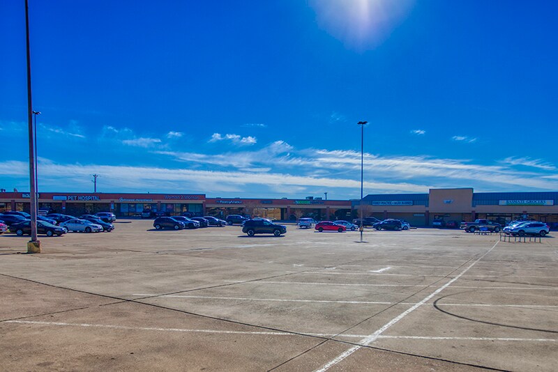 2436 S Interstate 35 E, Denton, TX à louer - Photo du bâtiment - Image 2 de 7
