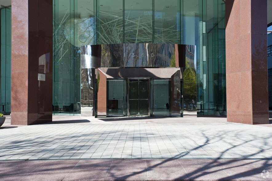 1360 Peachtree St NE, Atlanta, GA à louer - Photo du bâtiment - Image 2 de 21