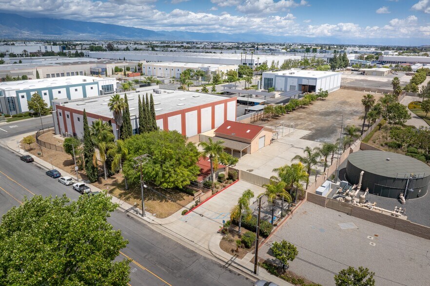 2023 S Bon View Ave, Ontario, CA à vendre - Photo du bâtiment - Image 3 de 13