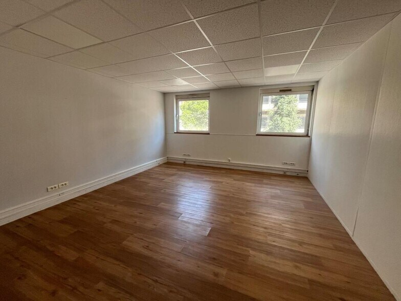 70-74 Rue Maurice Flandin, Lyon for lease - Interior Photo - Image 2 of 12