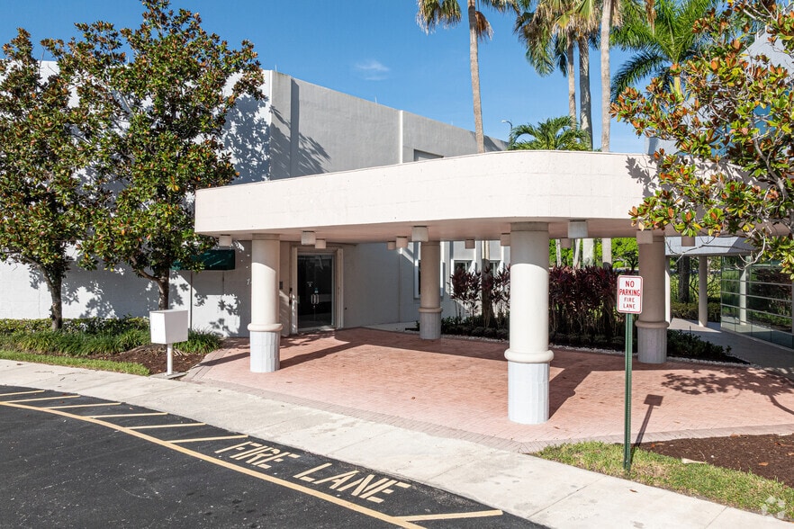 1485 N Park Dr, Weston, FL for sale - Building Photo - Image 2 of 33