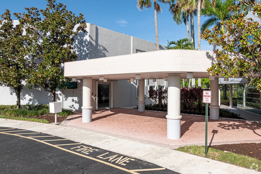 1485 N Park Dr, Weston, FL à vendre - Photo du bâtiment - Image 2 de 32