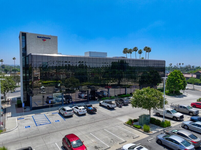 6370 Magnolia Ave, Riverside, CA à vendre - Photo du bâtiment - Image 2 de 9