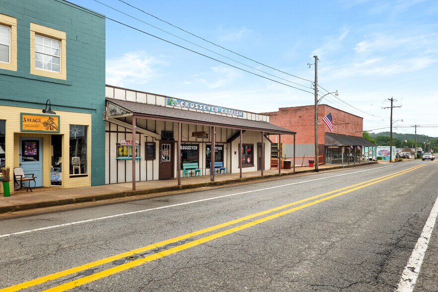 107 E Main St, Hardy, AR à vendre - Photo du bâtiment - Image 2 de 47