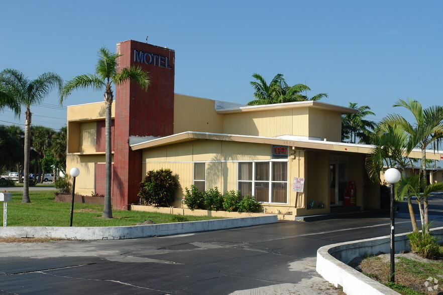 Services hôteliers dans Fort Pierce, FL à vendre - Photo principale - Image 1 de 1