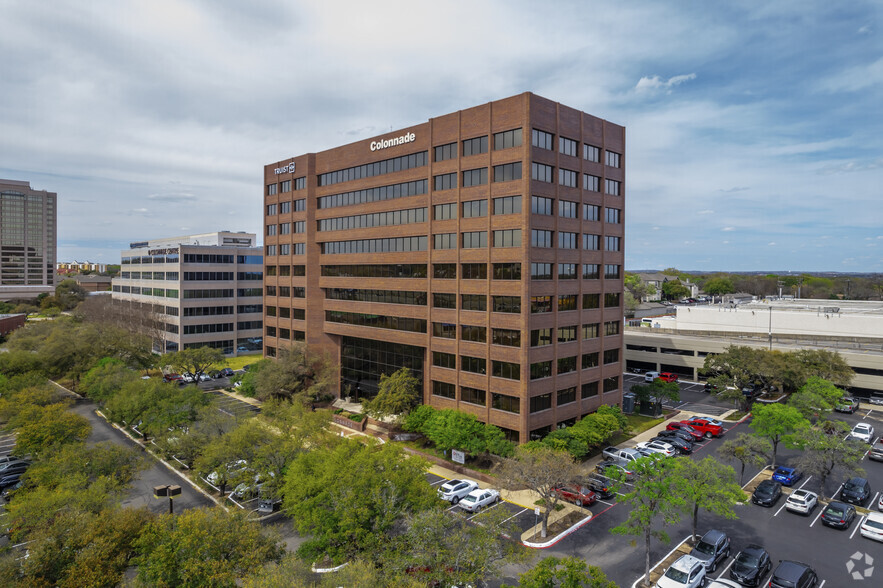 9901 W IH-10, San Antonio, TX à louer - Photo du b timent - Image 3 de 5