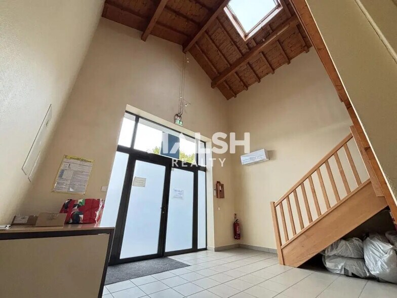 Office in Rillieux-la-Pape for lease - Interior Photo - Image 2 of 9