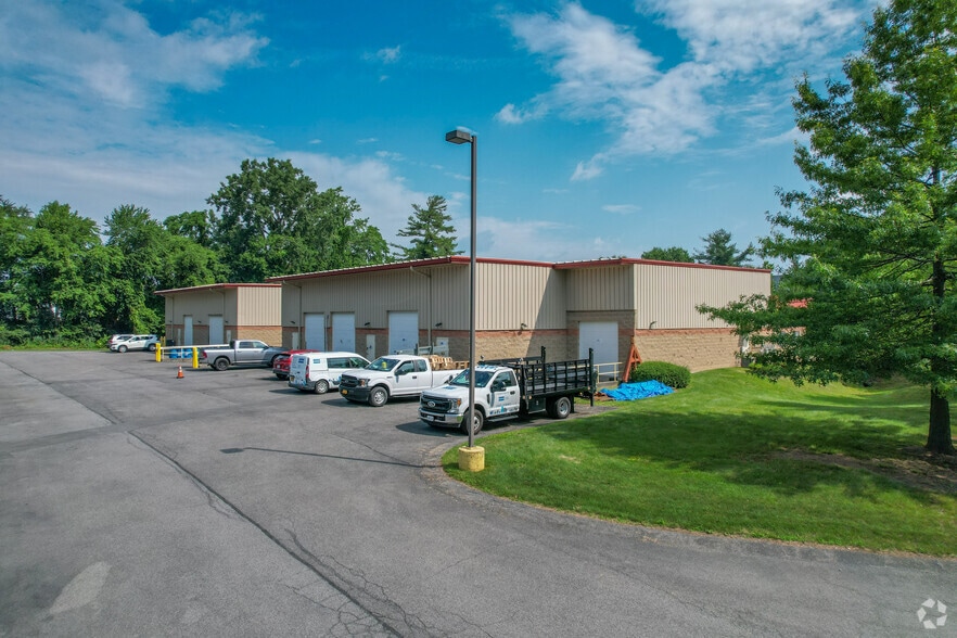25 Post Rd, Colonie, NY à louer - Photo du bâtiment - Image 2 de 3