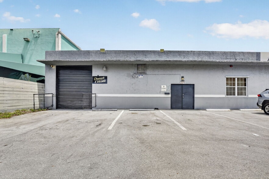 2027 Sherman St, Hollywood, FL for lease - Building Photo - Image 3 of 24