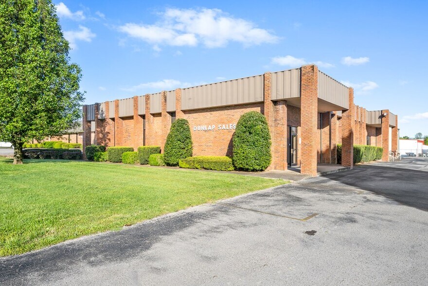 208 Bradshaw Pike, Hopkinsville, KY for lease - Building Photo - Image 3 of 15