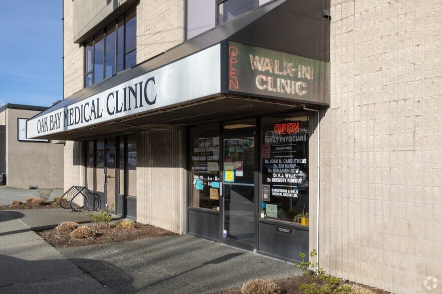 1640 Oak Bay Ave, Victoria, BC for lease - Building Photo - Image 3 of 5