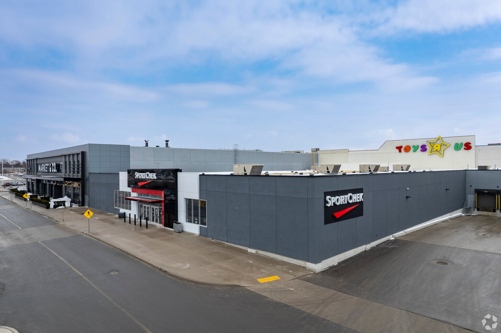 17600 Yonge St, Newmarket, ON for sale Primary Photo- Image 1 of 1