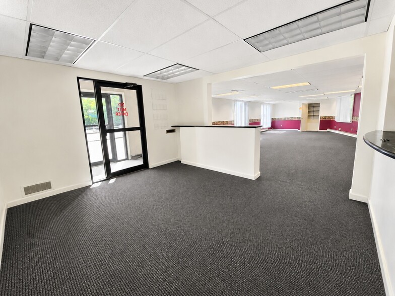 6 Daniel Webster Hwy, Nashua, NH for lease - Building Photo - Image 3 of 9
