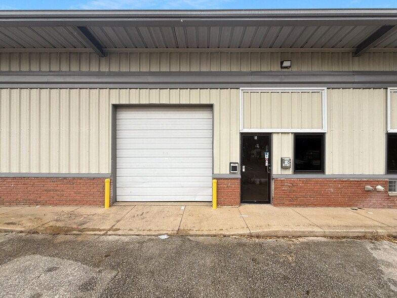 1601 23rd Ave, Tuscaloosa, AL à louer - Photo du bâtiment - Image 1 de 11