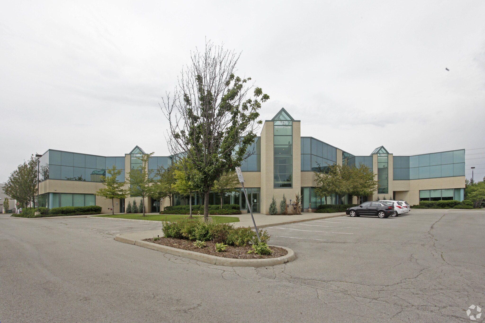 2421 Bristol Cir, Oakville, ON for lease Primary Photo- Image 1 of 4